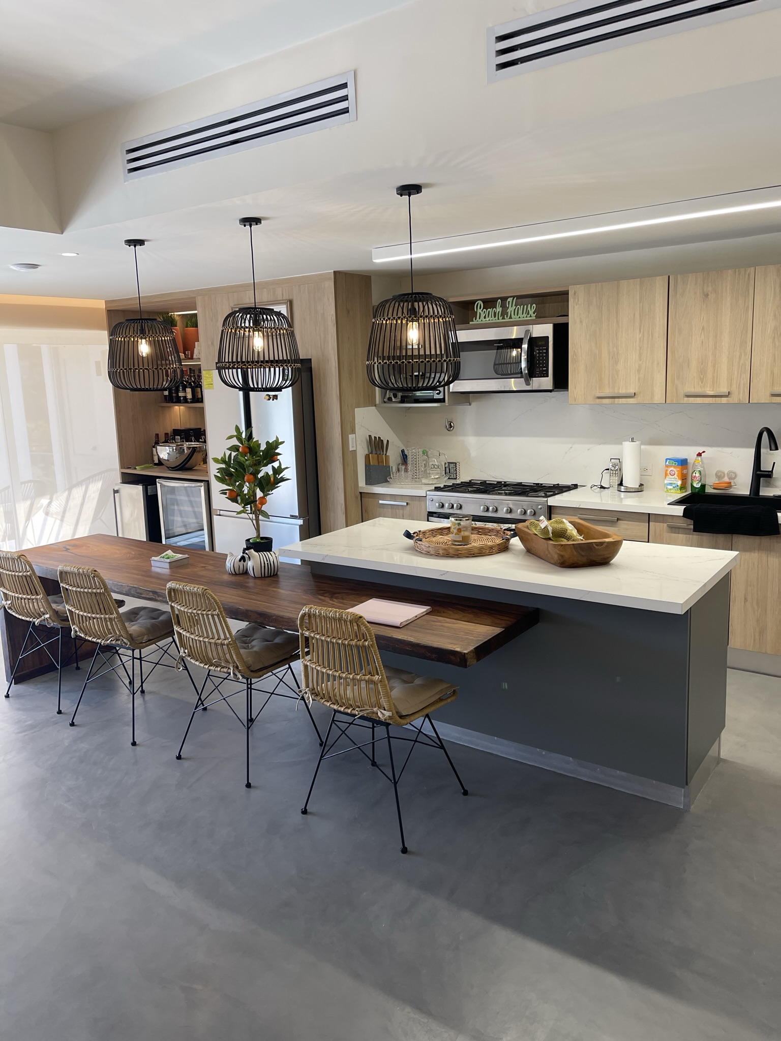 Diseño y decoración de interiores para casa de playa en Bijao Panamá - Ceci Crespo Studio