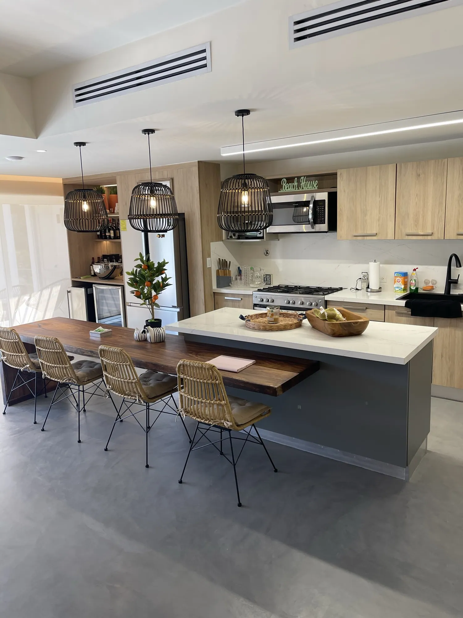Casa Bijao — Renovación y Ampliación de una Casa de Playa